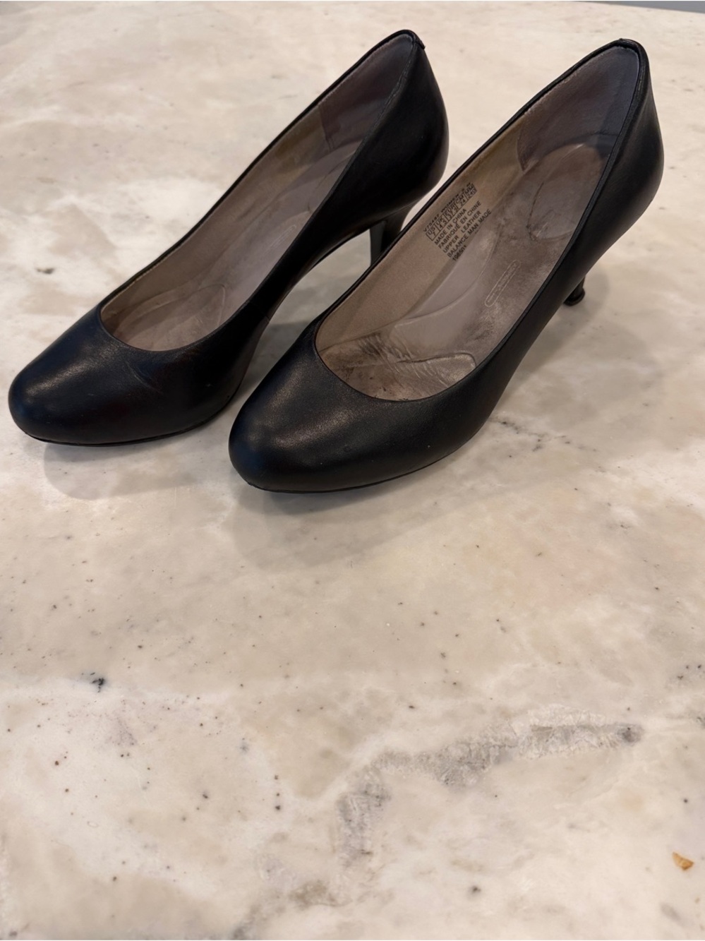 Rockport Black Leather Round-Toe Heels